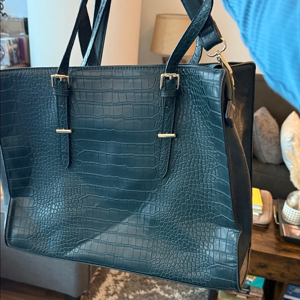 Elegant Crocodile-Embossed Black Tote Bag